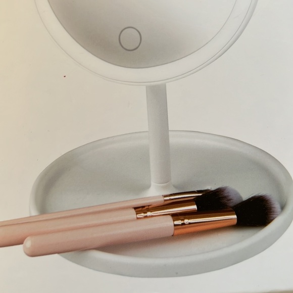 NIB Lighted Makeup Mirror - Picture 7 of 8